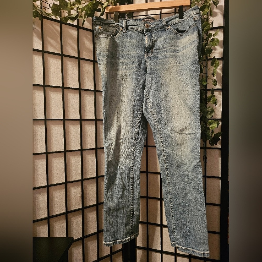 Torrid Boyfriend Straight Jeans Vintage Stretch‎ Light Wash Women's Size 14R